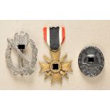 Estade of an infantery soldier with 3 decorations. 1.) War Merit Cross, 2. class with swords; 2.)