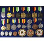 Shadow box with rifleman-badges. Sundry. In high quality shadow box. Condition: II Schaukasten mit