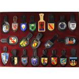 Shadow box with association marks of the Bundeswehr. Sundry, all on leather loops. In high quality