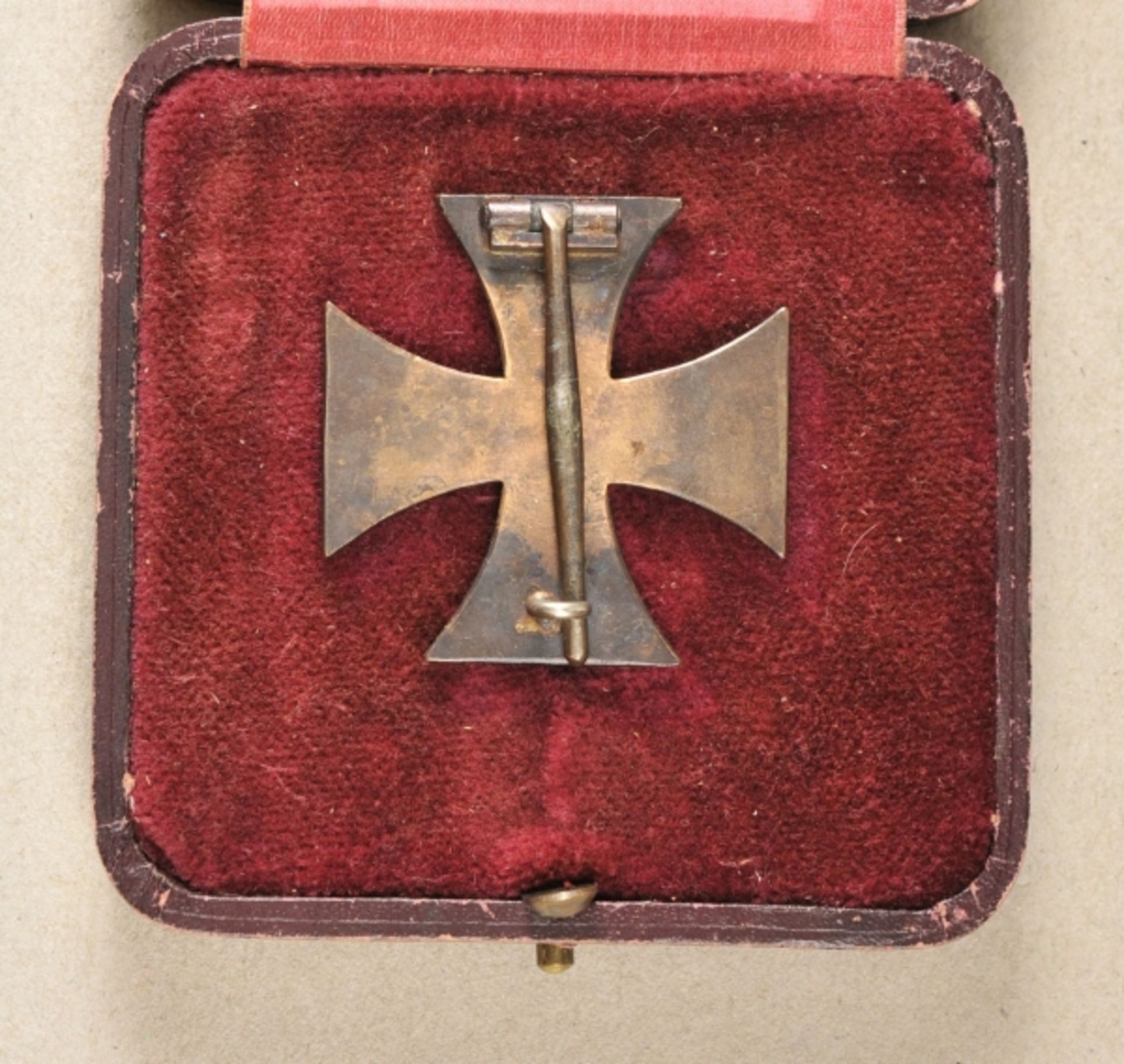 Braunschweig: War Merit Corss, 1st class, in case. Non-ferrous metal, on needle; in case. Condition: - Image 4 of 5
