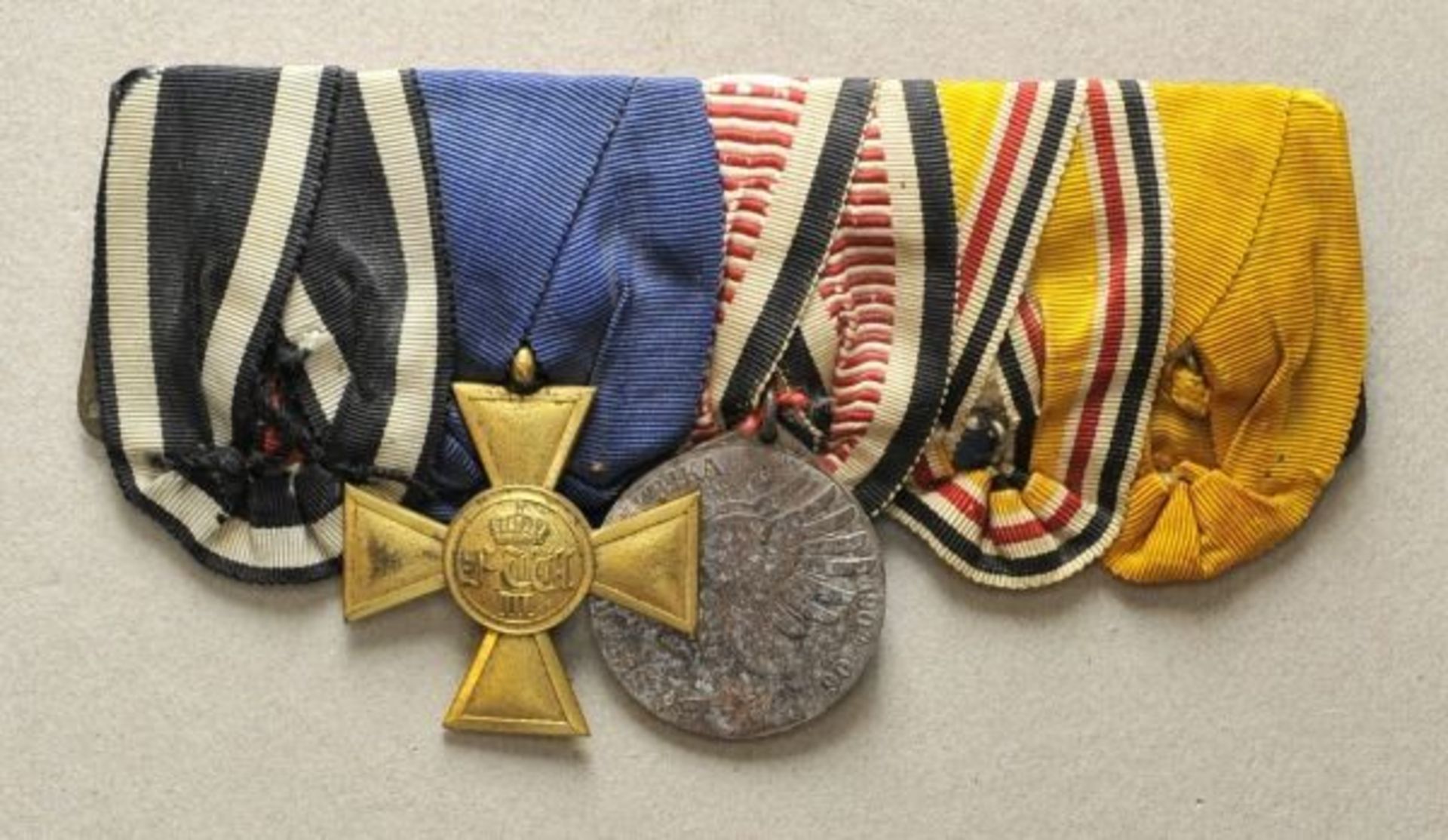 Opening: 80 EUR    0.1.) Collection Rick Lundström  Prussia: great curly sewed officers medalbar