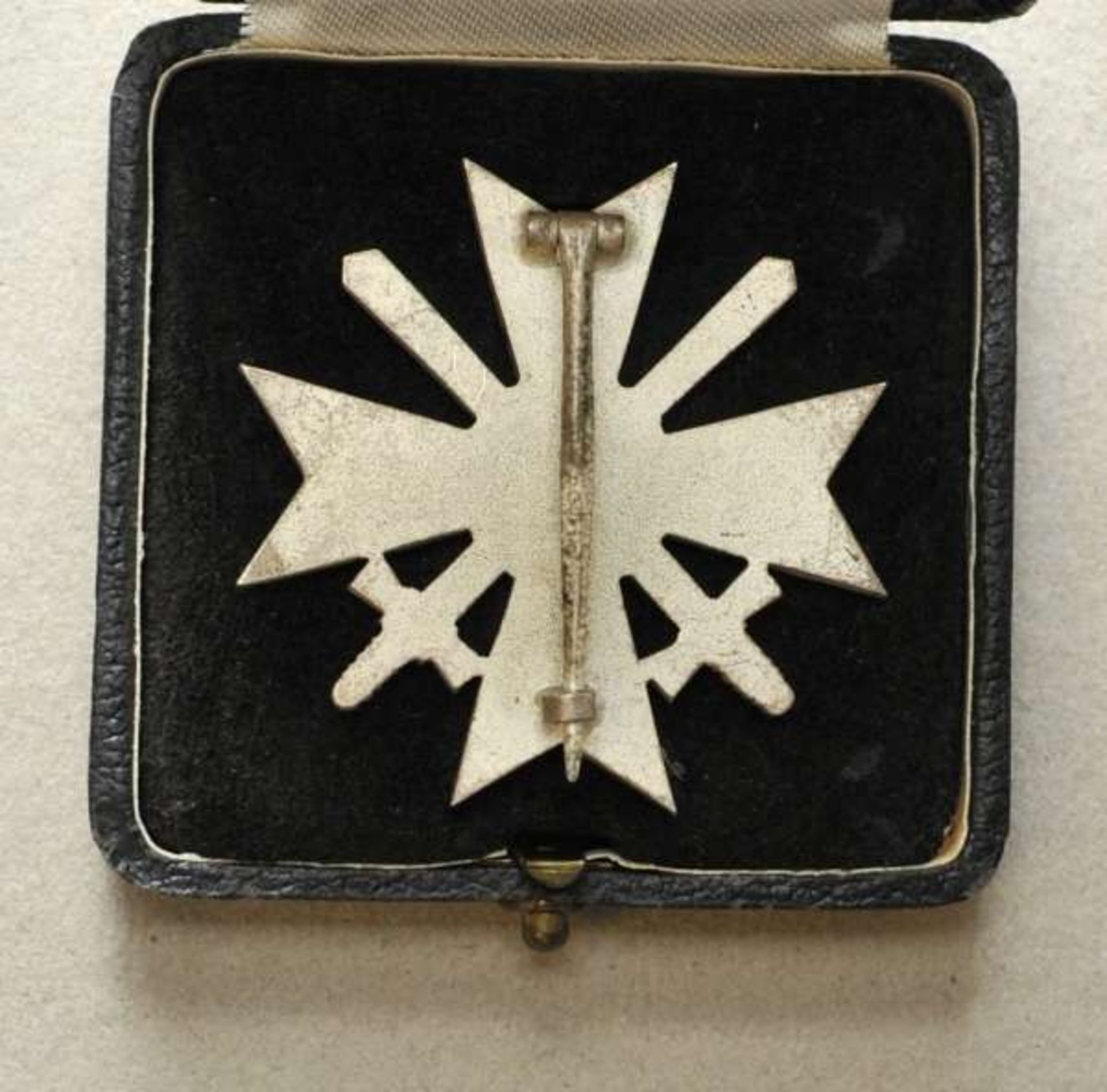 Opening: 100 EUR    0.1.) Collection Rick Lundström  War Merit Cross, 1. class with swords, in box. - Image 2 of 3