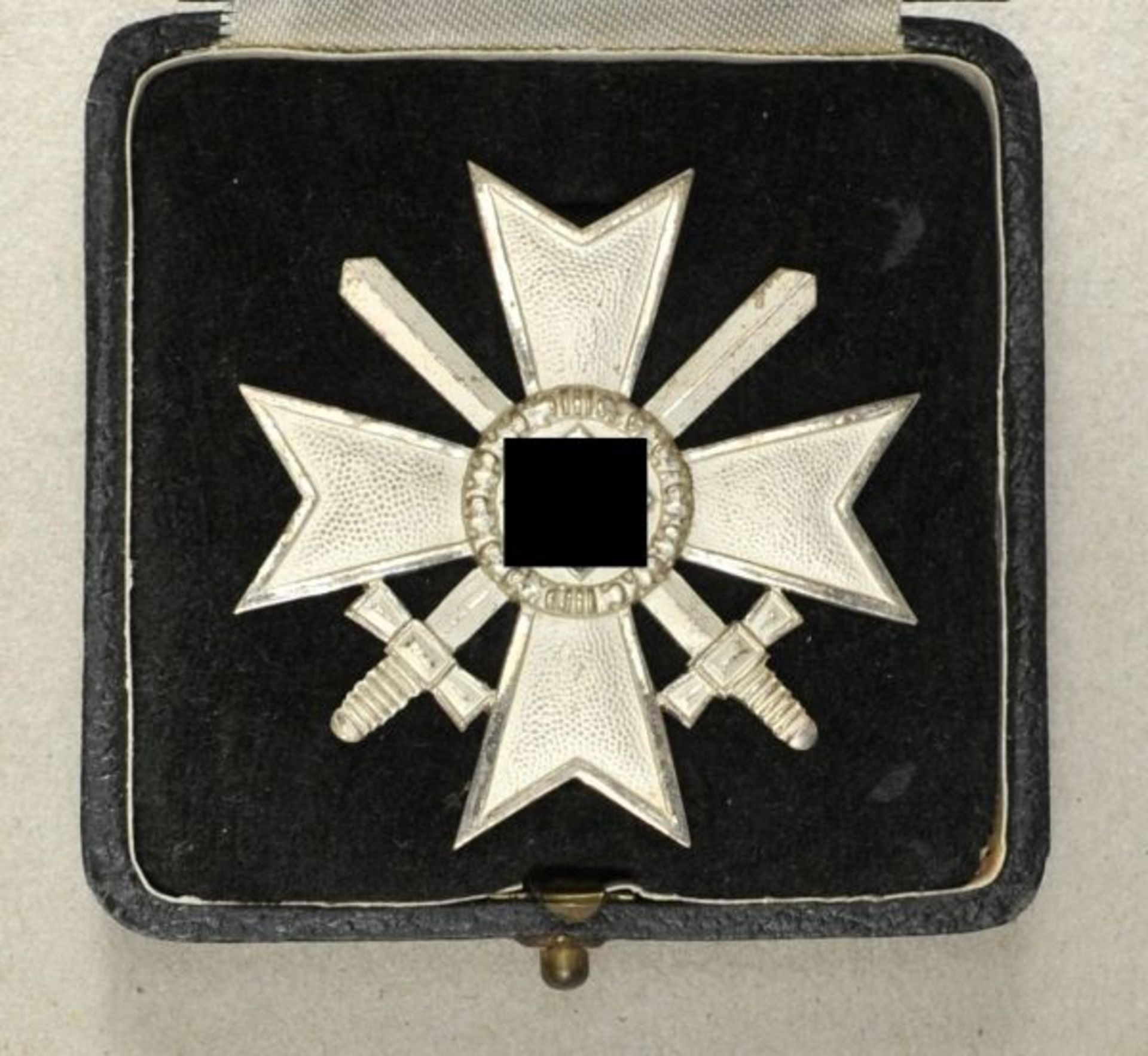 Opening: 100 EUR    0.1.) Collection Rick Lundström  War Merit Cross, 1. class with swords, in box.