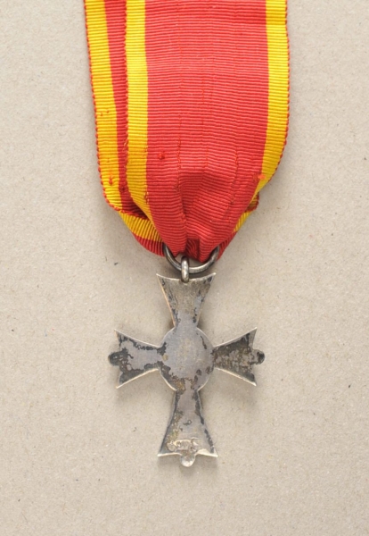 Braunschweig: Orden Heinrichs des Löwen, Verdienstkreuz in Silber.Silber, gepunzte Krone, 900 und S, - Image 2 of 2