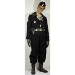 Uniformensemble eines Leutnant der Panzertuppe der Leibstandarte Adolf Hitler.Repro Uniform