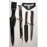 Seitengewehr und Grabendolch.1.) Seitengewehr mit blanker Klinge, in schwarzer Scheide, mit