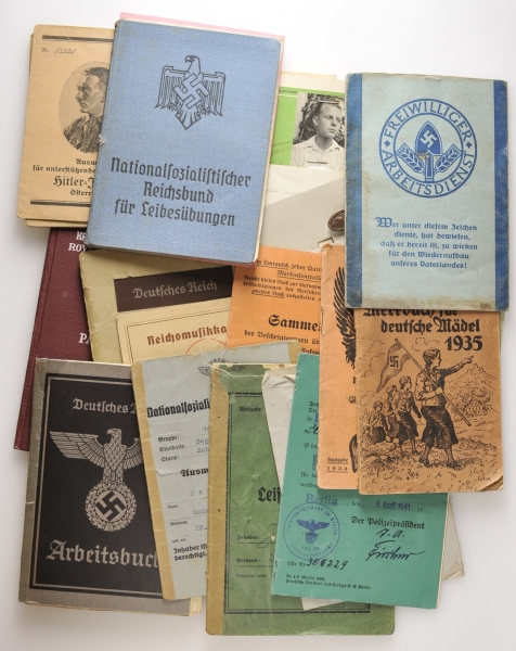 Sammlung Ausweise 3. Reich.Fundgrube.Zustand: II

Collection IDs 3rd Reich.Repository.Condition: II