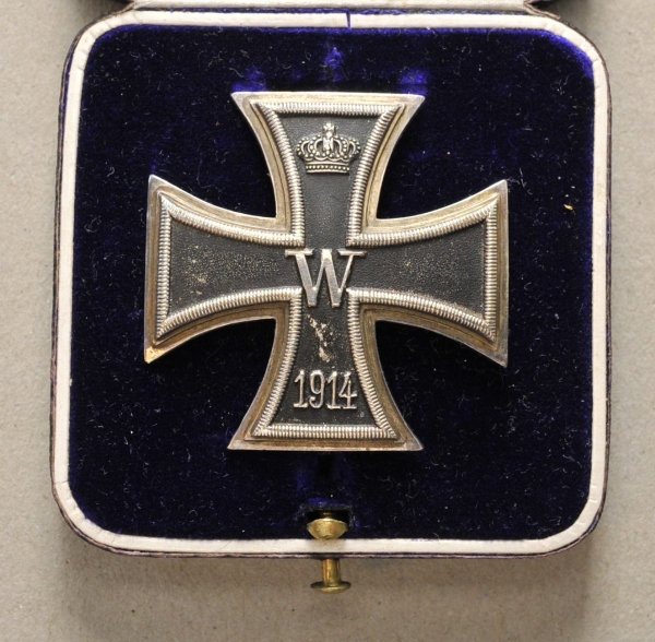 Preussen: Eisernes Kreuz, 194, 1. Klasse, im Etui.Silber, einteilig gefertigt, Kernfläche