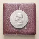 Österreich: Salvator Mundi Medaille, im Etui.Eisen, im roten, silber geprägten Verleihungsetui.