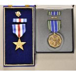 USA: Zwei Auszeichnungen, im Etui.1.) Silver Star, NR. 81075; 2.) Military Achievement Medaille;