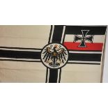 Reichskriegsflagge.Leinentuch bedruckt, mit Befestigungskordel, Gebrauchsspuren, 2 x 1,2m.Zustand: