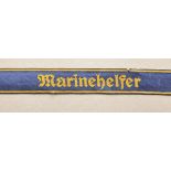 Ärmelband Marinehelfer.Maschinengewebt, blau mit gelber Schrift.Zustand: II

Cuff title marine