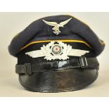 Schirmmütze für Mannschaften/Unteroffiziere der Fliegertruppe.Luftwaffenblauer Filz, schwarzer Bund,