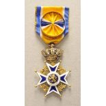 Niederlande: Oranie-Nassau Orden, Offizierskreuz.Gold, teilweise emailliert, mehrteilig durchbrochen