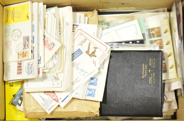 Sammlung Briefmarken.Viele gelaufene Drucksachen, u.a. auch Auslandsmarken.Zustand: II

Postage