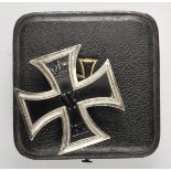 Preussen: Eisernes Kreuz, 1914, 1. Klasse, im Etui.Geschwärzter Eisenkern, silbrige Zarge, an Nadel,