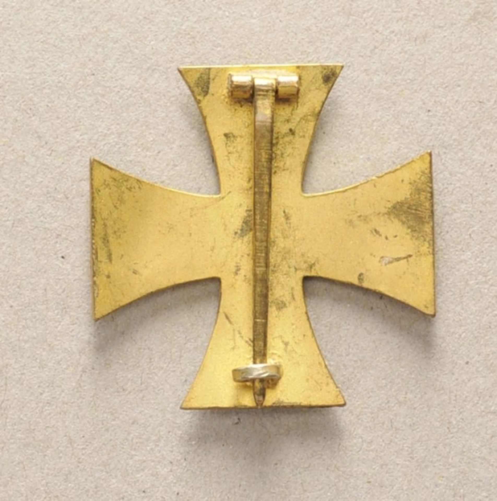 Mecklenburg-Schwerin: Militärverdienstkreuz, 1. Klasse.Buntmetall vergoldet, polierte Kanten, an - Bild 2 aus 2