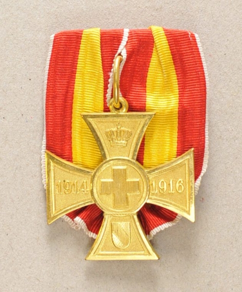 Baden: Kreuzt für freiwillige Kriegshilfe (1914-1916), an Einzelschnalle.Bronze vergoldet, an