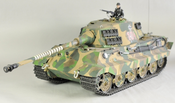 Modell eines Panzer Modell Tiger II (Königstiger).Kunststoff und Metall, bespielt. Länge mit Rohr