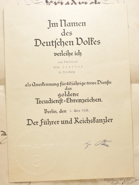 Urkundennachlass des Professor Otto Glattes in Freiburg.- Goldenes Treuedienst-Ehrenzeichen (7.3.39, - Image 3 of 3