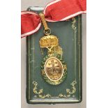 Ungarn: Ungarische Medaille mit der Krone - Großes Signum Laudis, im Verleihungsetui.Gold, teilweise
