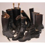 Neun Paar Stiefel.Unterschiedliche Ausführungen - teils stärker getragen.Zustand: II-

Nine pair