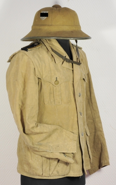 Sahariana-Jacke der Waffen SS und Tropenhelm.Sandfarbenes Tuch, stärker getragen, Kammerstempelung - Image 2 of 3
