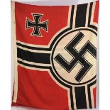 Reichskriegsflagge der Kriegsmarine.Gefärbtes Leinentuch, mit Randverstärkung, die Befestigungskante