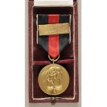 Medaille zur Erinnerung an den 1. Oktober 1938, mit Spange "Prager Burd", im Etui.Am