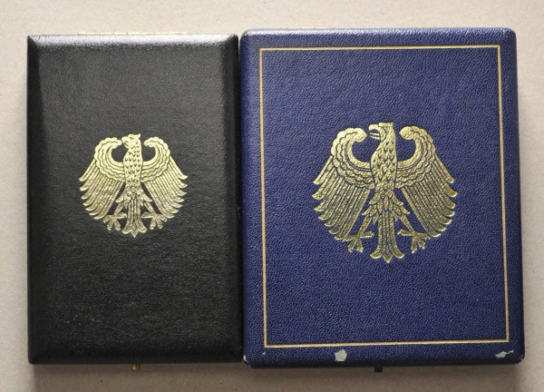 Zwei Bundesverdienstorden, im Etui.1.) Steckkreuz; 2.) Verdienstkreuz am Bande; je mit - Image 3 of 3