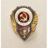 Sowjetunion: Abzeichen für herausragende Apotheker.Teilweise vergoldet, versilbert und emailliert,