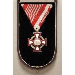 Österreich: Militär-Verdienstkreuz, 3. Klasse mit Kriegsdekoration, im Etui.Silber, teilweise