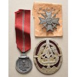 Kleiner SA-Nachlass.1.) Kriegsverdienstkreuz, 1. Klasse mit Schwertern, 3 gepunzt; 2.) Medaille