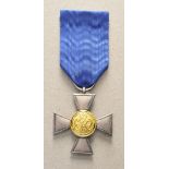 Preussen: Landwehr Dienstauszeichnung für Offiziere für 20 Jahre.Korpus Silber, Medaillons in Gold