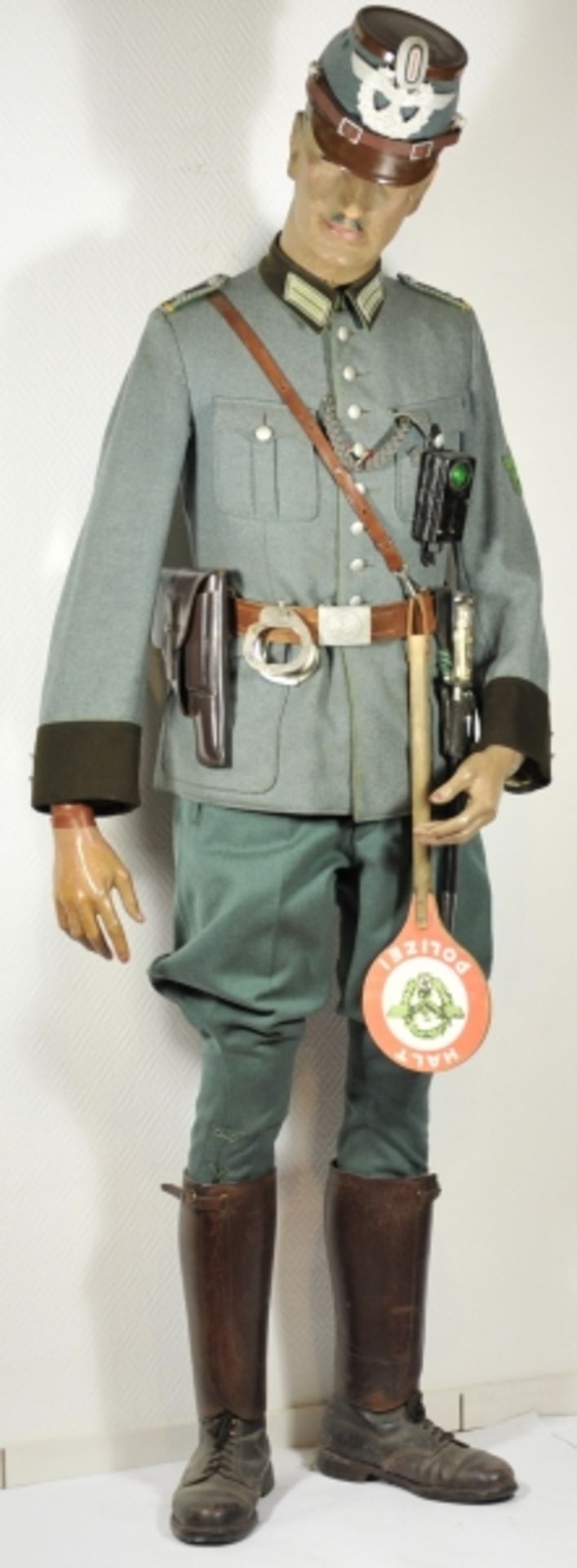 Uniformensemble eines Oberwachtmeister der Gendarmerie.Feldbluse mit vernähtem Band zum KVK II.