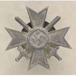 1.2.) Deutsches Reich (1933-45)Kriegsverdienstkreuz 1. Klasse mit Schwertern an Schraubscheibe.Zink,