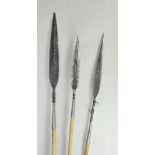7.2.) EthnologicaDrei Jagdspeere Dinka, Nördl. Bahr el Ghazal (Südsudan)Länge 155,5 cm, Blatt mit