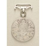2.2.) WeltAfghanistan: Konar-Medaille HS 1324 (1945/46).Silber, an Bandrahe.Zustand: II

2.2.)