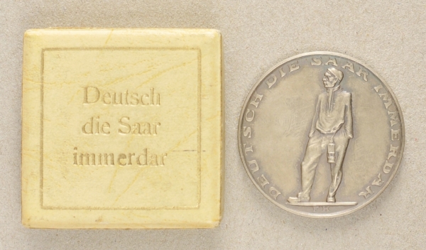 1.2.) Deutsches Reich (1933-45)Medaille "Deutsch die Saar immerdar", im Etui.Silber, im Rand