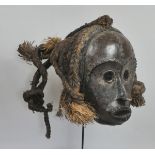 7.2.) EthnologicaLäufermaske "zakpei ge" oder "gunye ge", Dan (Elfenbeinküste /Liberia).Höhe 22