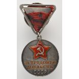 2.2.) WeltSowjetunion: Medaille für heldenmütige Arbeit, 1. Typ.Silber, teilweise emailliert,