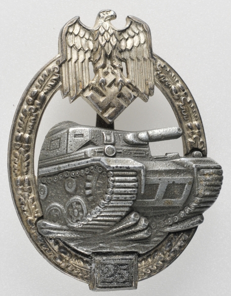 1.2.) Deutsches Reich (1933-45)Panzerkampfabzeichen, Silber, mit Einsatzzahl 25.Zink, der Kranz noch