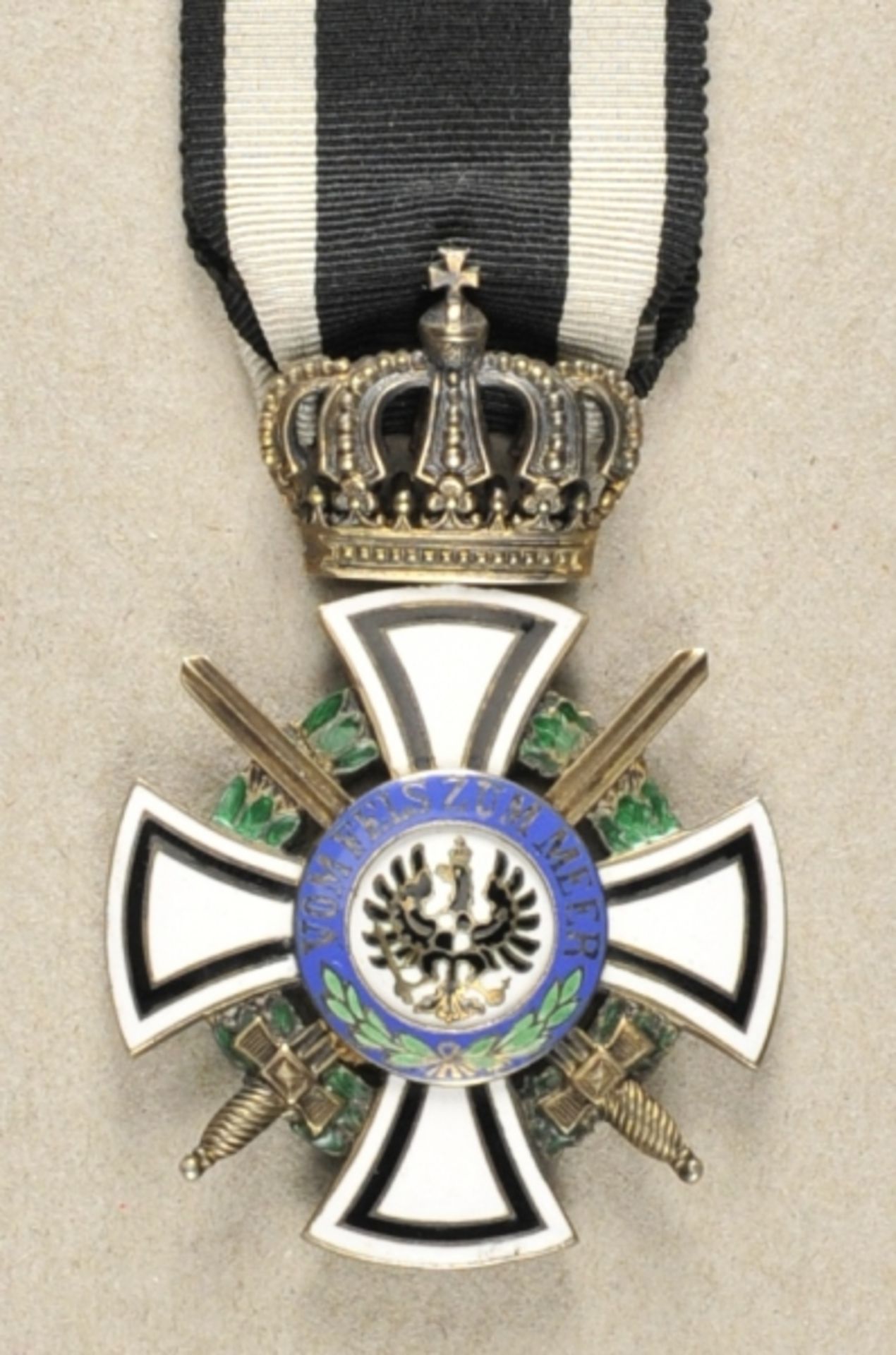 1.1.) Kaiserreich (bis 1933)Preussen: Hausorden von Hohenzollern, Ritterkreuz mit Schwertern.