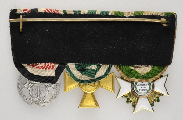 1.1.) Kaiserreich (bis 1933)Sachsen: Ordenschnalle eines Offiziers mit drei Auszeichnungen.1.) - Image 2 of 2