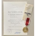 1.3.) Bundesrepublik Deutschland und DDRNiedersachsen: Sturmflut-Medaille 1962, in Tüte, mit Urkunde