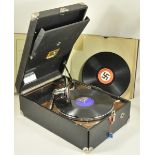 4.4.) Patriotisches / Reservistika / DekorativesReisegrammophon mit LPs - LPs "Die Hakenkreuz