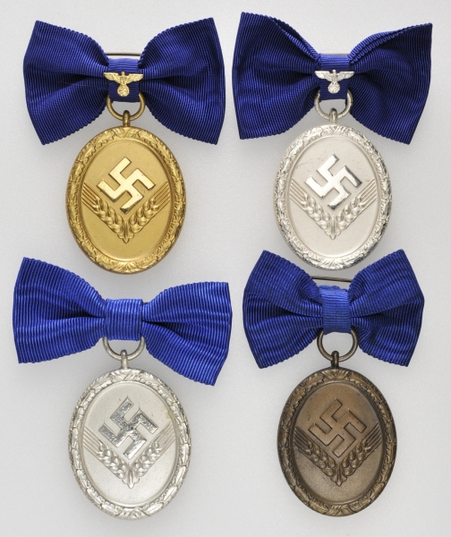 1.2.) Deutsches Reich (1933-45)Sammlung RAD, weibliche Jugend, Dienstauszeichnungen 1.-4. Stufe.