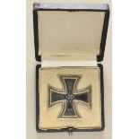 1.2.) Deutsches Reich (1933-45)Eisernes Kreuz, 1939, 1. Klasse, im Etui.Geschwärzter Eisenkern,