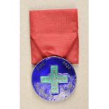 2.2.) WeltNepal: Rot-Kreuz-Ehrenmedaille.Silbern, emailliert, an Einzelschnalle.Zustand:
