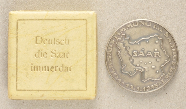 1.2.) Deutsches Reich (1933-45)Medaille "Deutsch die Saar immerdar", im Etui.Silber, im Rand - Image 2 of 2